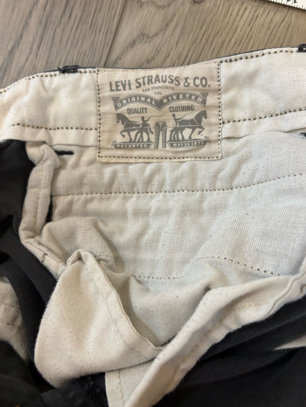 Levi's Men's Charcoal Cargo Shorts - Picture 4 of 4